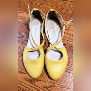 Tamar shalem Size 41 mustard yellow shoes flats excellent condition